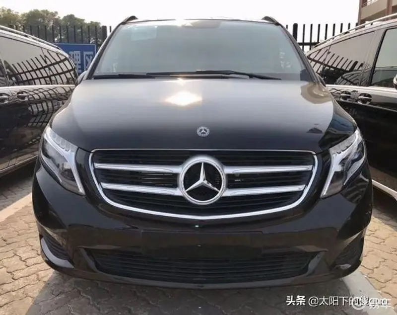 20款奔驰V250进口V系列以通体流光时尚魅惑外形