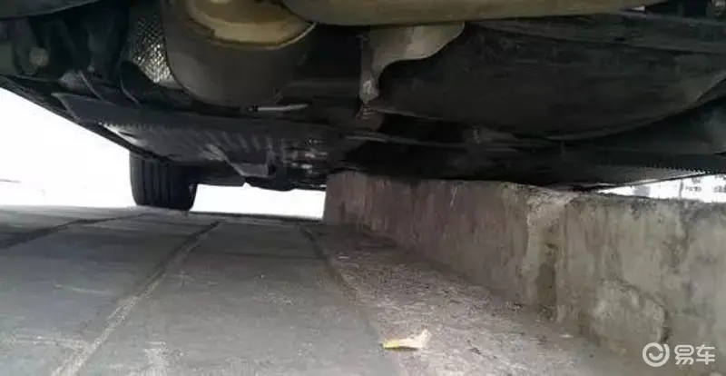 车底盘托底可是重伤这8种情况一定要避免