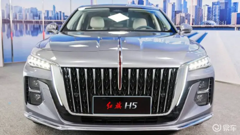 新红旗H5预售17万起，送保养的它，养车比A级车更省钱？