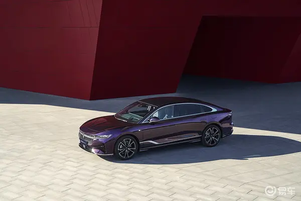岚图追光PHEV上市 25.28万起/纯电续航262km