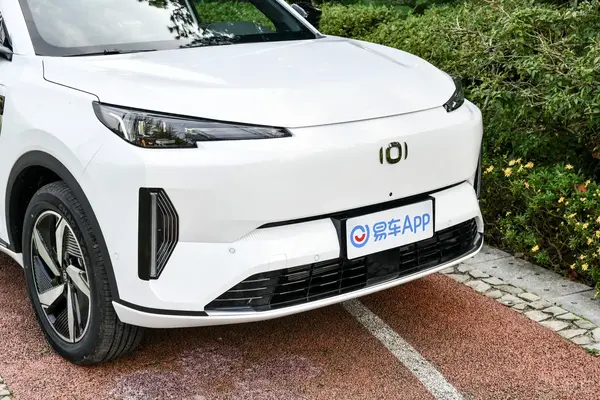 长安启源Q051.5L 125km Max前格栅侧俯拍
