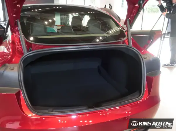实车直击｜特斯拉 Model 3 焕新版新增气氛灯 后座屏幕 双前座通风等配备 169.99万元起(图11)