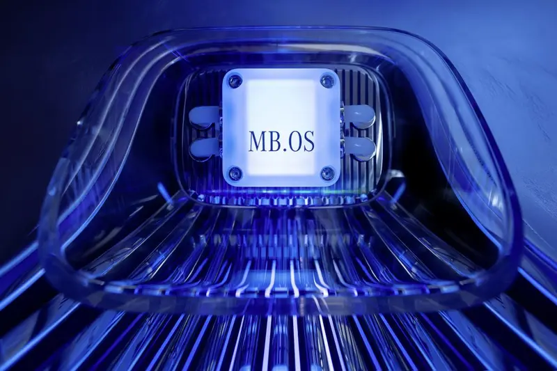 20.梅赛德斯-奔驰自主开发的全新架构MB.OS操作系统中国首秀