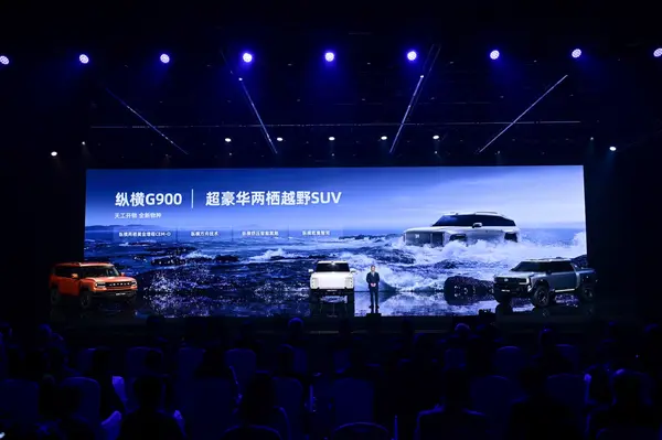 图片包含 室内, 监控, 大, 电脑

AI 生成的内容可能不正确。