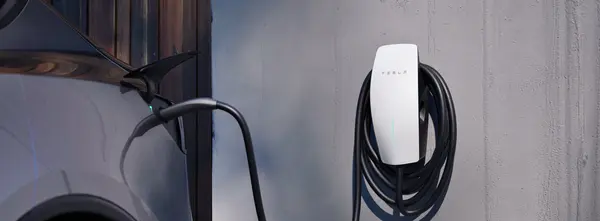 Model-Y-2-No-Gas-Station-Desktop