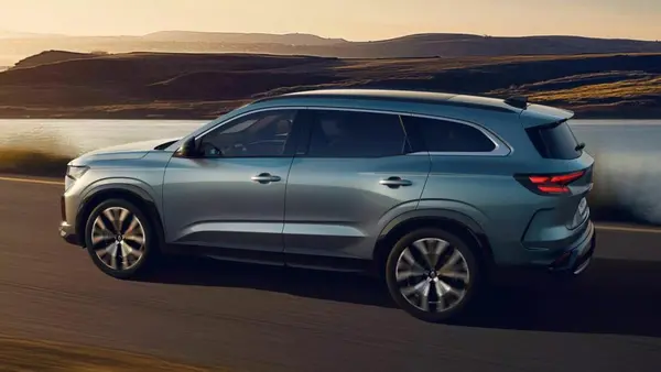 2025-Renault-Espace-5-copy-2048x1152