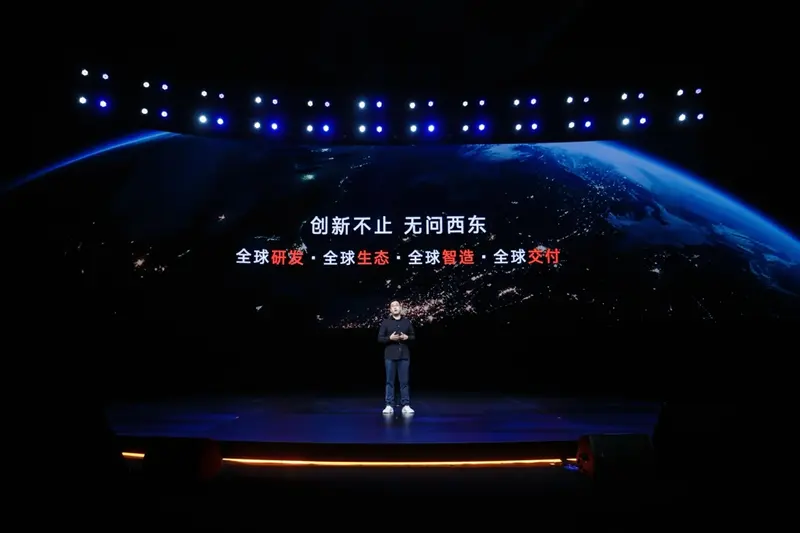 夜晚亮着灯的汽车
中度可信度描述已自动生成
