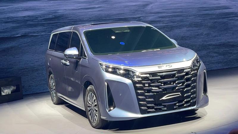 2024成都车展:比亚迪夏正式发布 预计售价30万级_易车