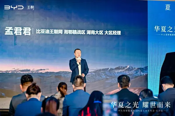 水中的一群人

描述已自动生成