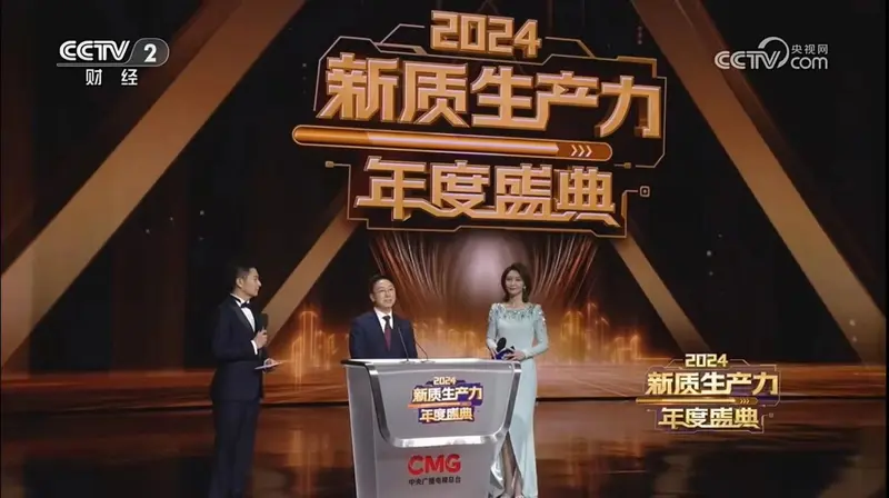 图片包含 标志, 街道, 男人, 女人

描述已自动生成