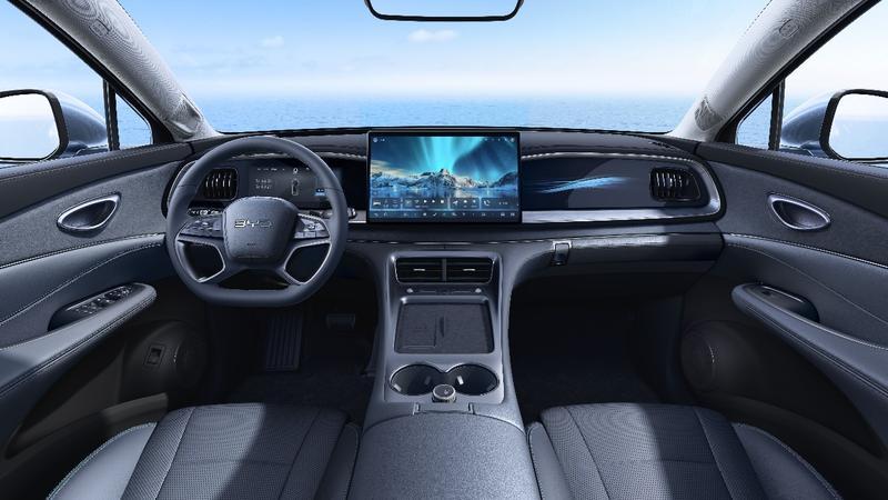 吉利AI新汽车银河M9上市 搭载新一代电混系统和智能座舱