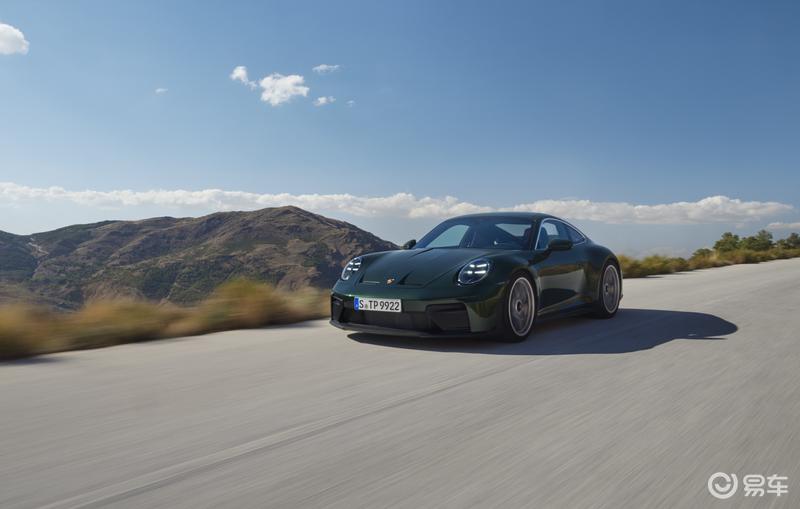 保时捷911 GT3 25周年双版本：赛道狂飙与优雅旅行的终极平衡