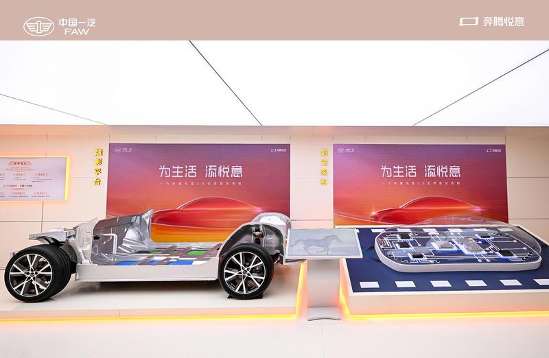 2025上海车展 一汽奔腾全系新能源车亮相车展 悦意08首秀