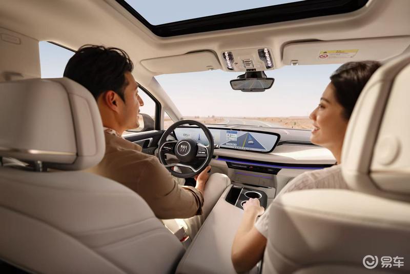 全新GL8陆尊燃油版焕新上市 售价30.99万元起