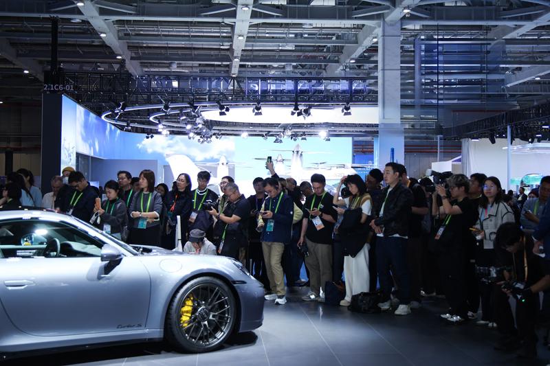 保时捷携两款标志性911登陆进博会 演绎经典与创新的时代对话