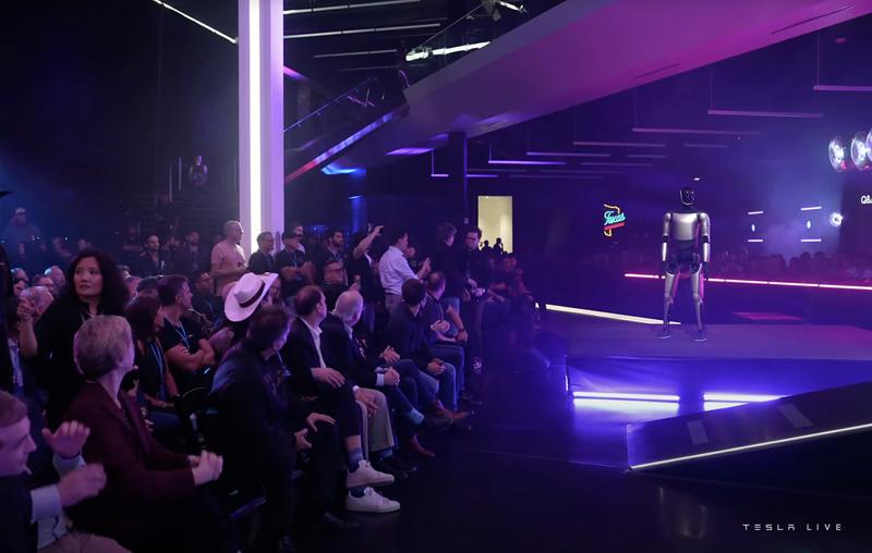 马斯克：特斯拉超级跑车Roadster将于2026年4月发布