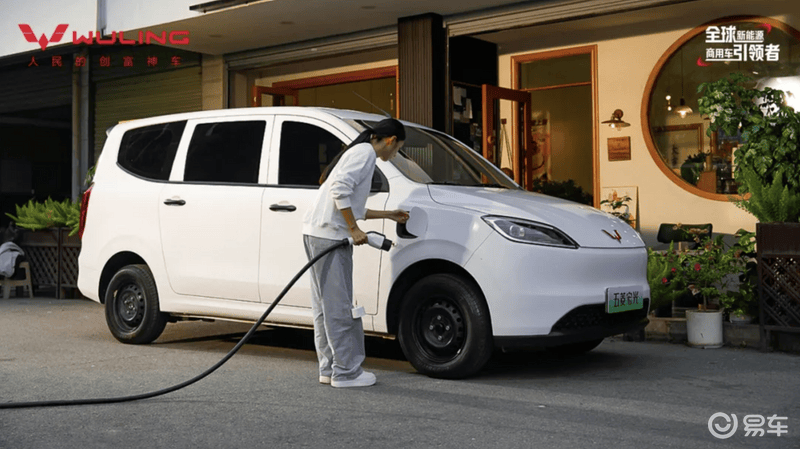 五菱宏光家族焕新上市 提供3种动力/售价5.48万元起