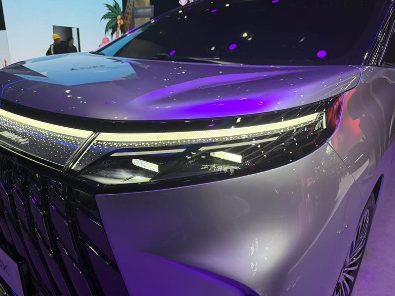 2025广州车展:北汽极狐首款MPV原型车亮相