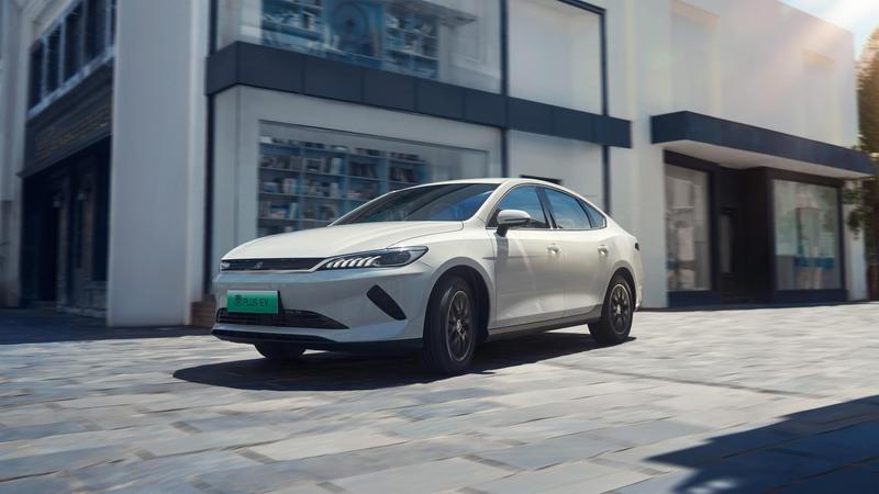 卫冕家轿冠军！比亚迪秦PLUS10月热销35338辆