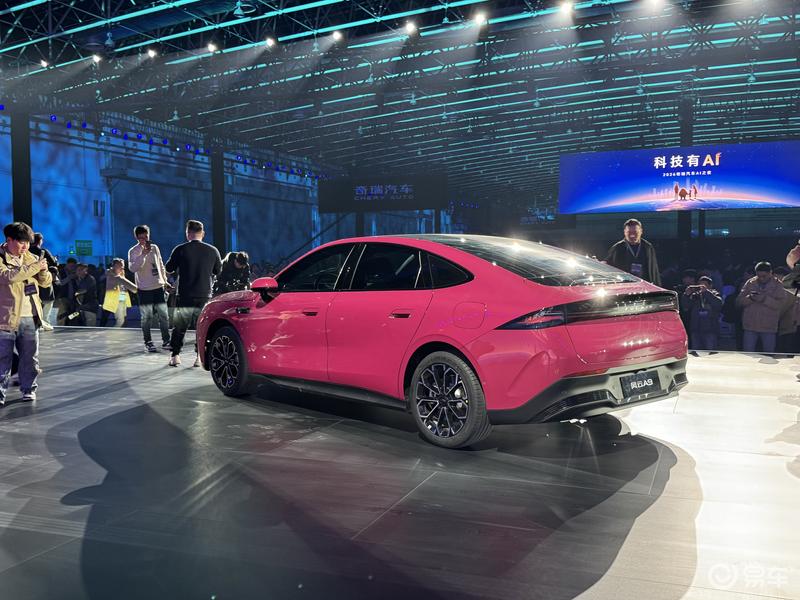 奇瑞风云A9正式亮相 999元可参与全民众筹计划