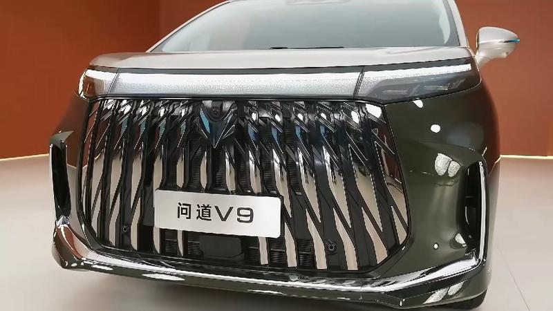北汽极狐旗下全新MPV问道V9实车亮相 综合续航1330km