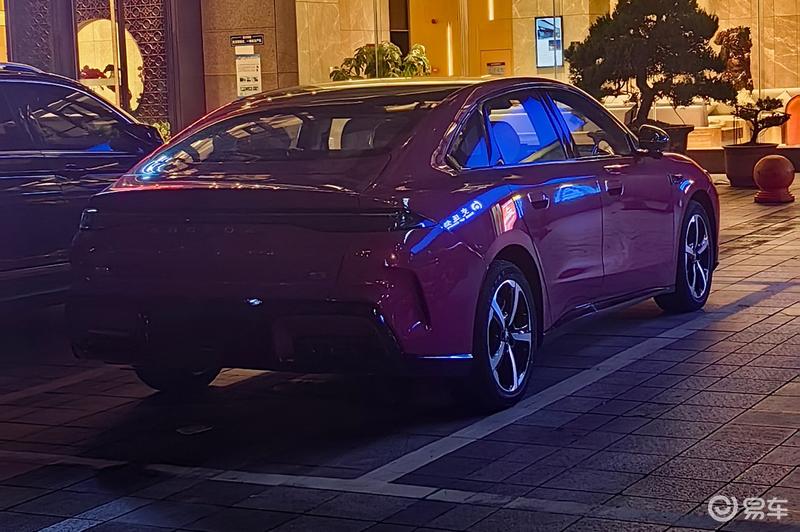 极狐S3预告图 将于北京车展正式发布