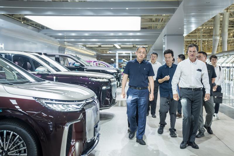 Stellantis集团高层到访岚图汽车 合作进入实质性阶段